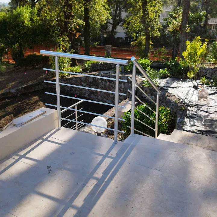 Fabrication et pose de garde-corps sur mesure en Provence-Alpes-Côte d'Azur