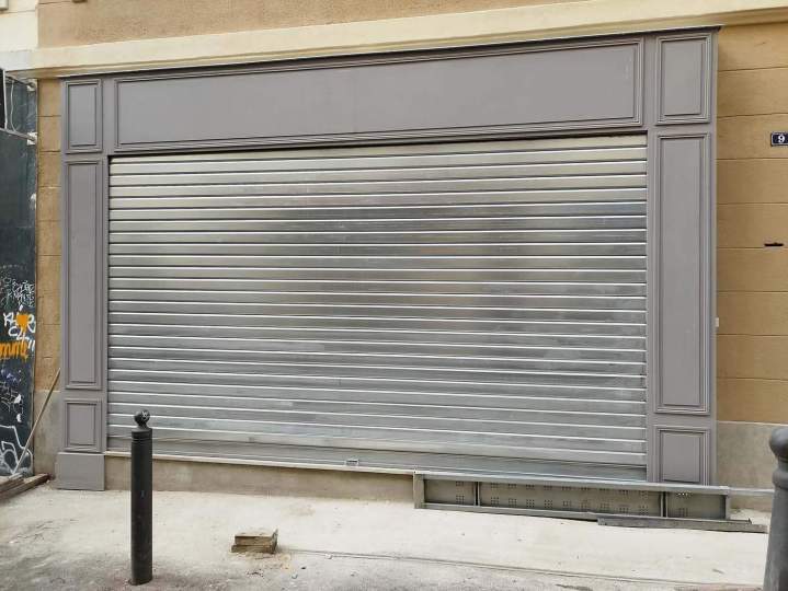 Des rideaux métalliques robustes pour protéger vos commerces